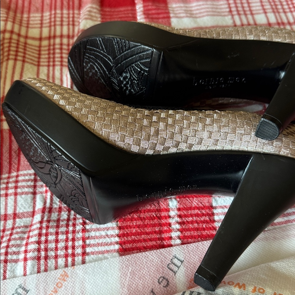 NWOT bernie mev. W Beige/blush & Black Woven Heels SZ 37 EU SZ 6 US - Picture 2 of 7